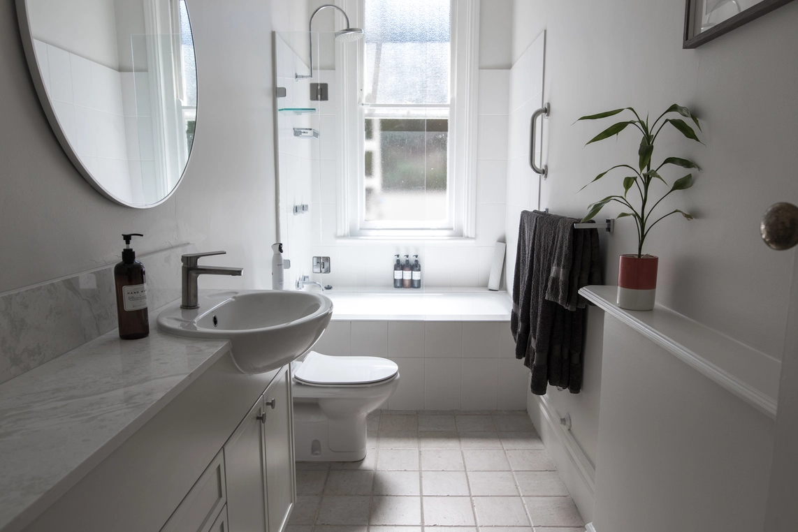 bathroom-2023-11-27-04-57-31-utc